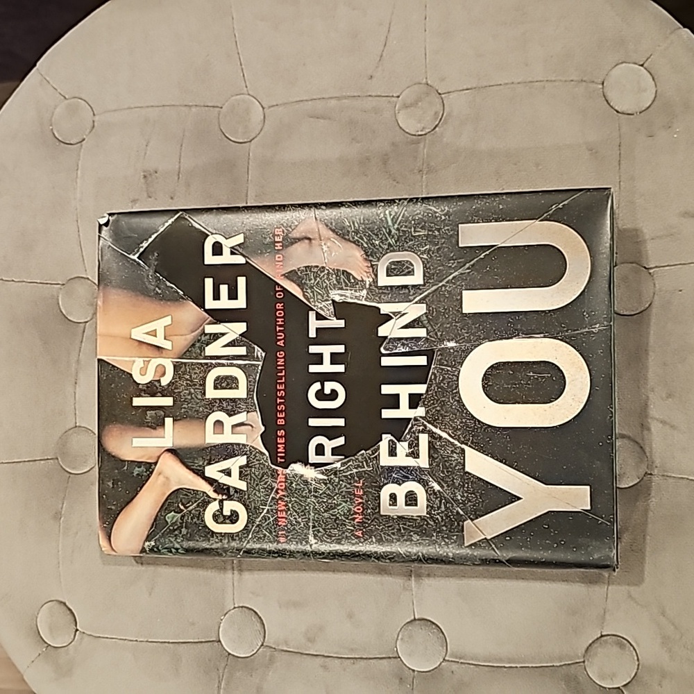 Right Behind You By Lisa Gardner